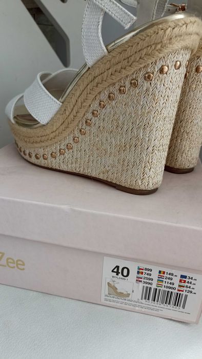buty na koturnie