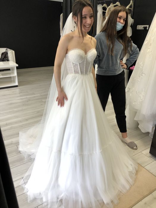 Весіллна сукня в ідеальному стані