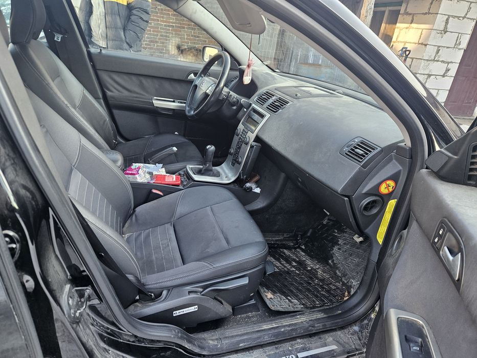 Volvo v50 2005 рік 2.0 дизель тільки для військових