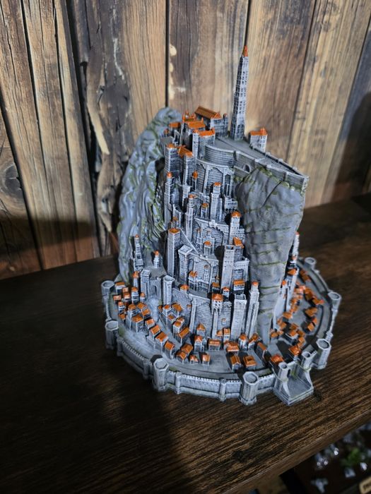 Maquete Minas Tirith (Senhor dos Anéis) – Impressão 3D Pintada à Mão
