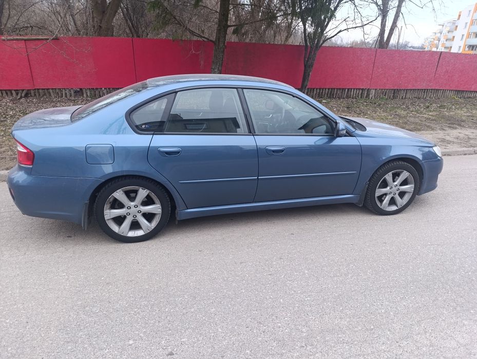 Sprzedam uszkodzone Subaru Legacy