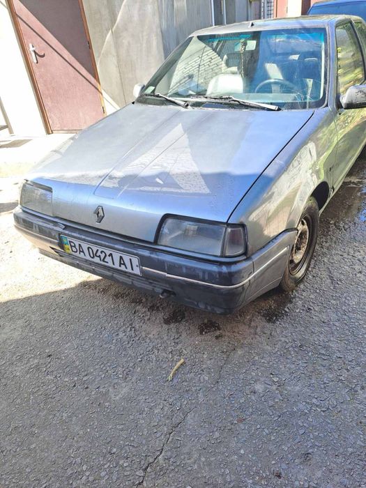 Авто Renault 19  1989р випуску