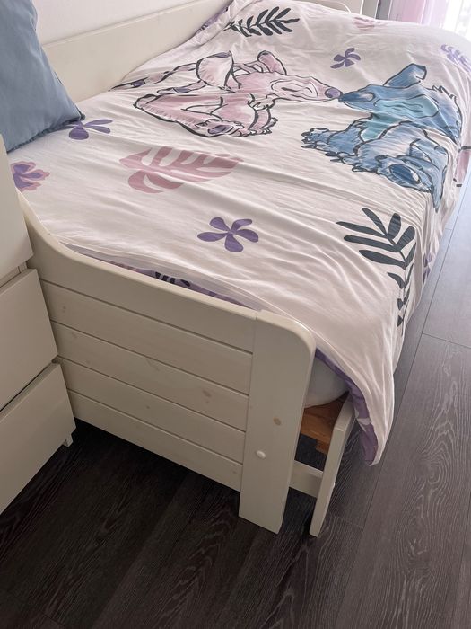 Cama  branca em pinho