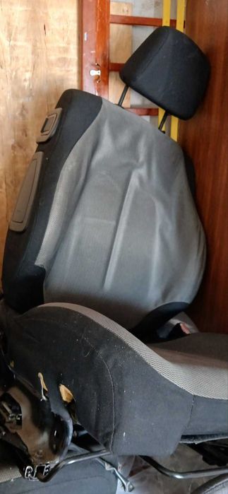 Передні сидіння CITROEN C4