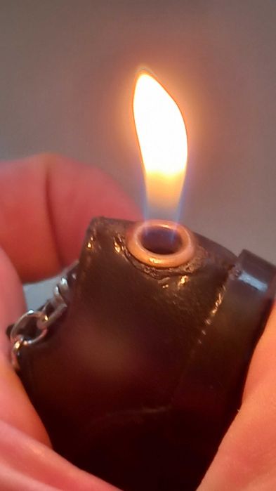 Зажигалка газовая.