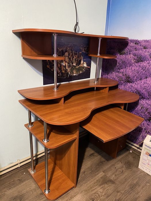 Комп‘ютерний стіл