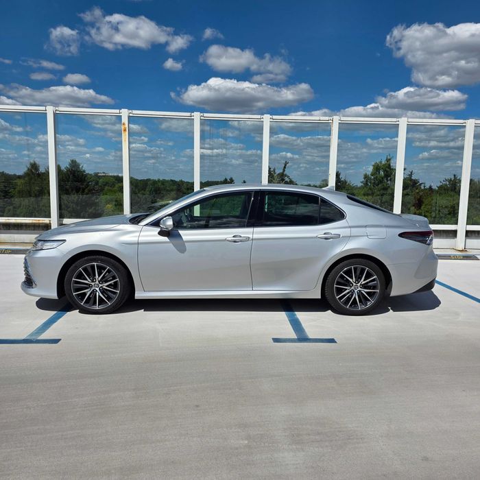 Wynajem wypozyczalnia samochodow aut Toyota Camry 2.5 Benzyna/Hybryda