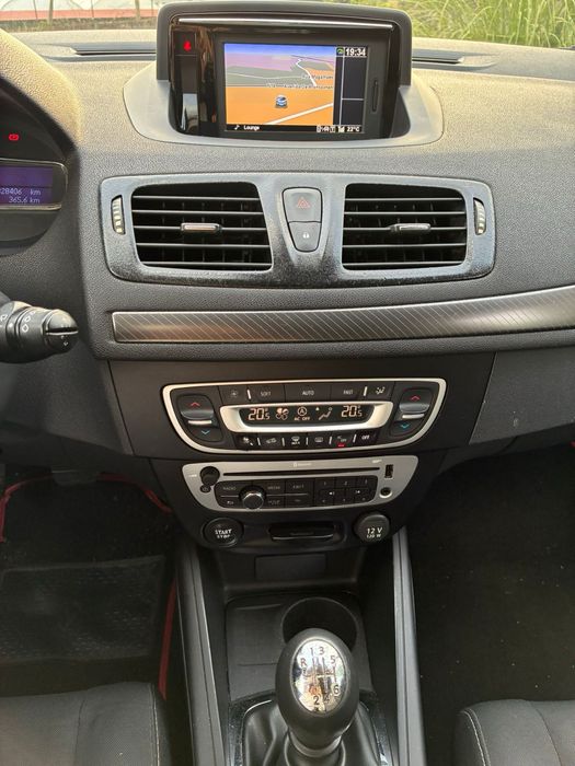 Renault Megane branco em ótimo estado