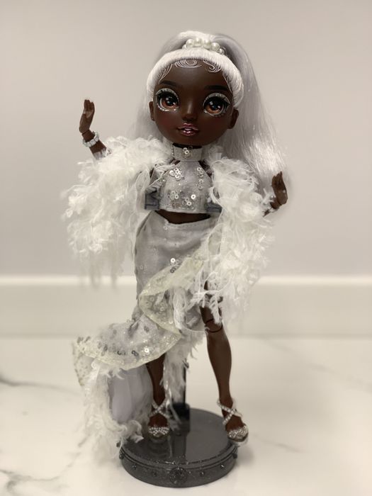 Lalka kolekcjonerska tainbow high Vision Divas Ayesha Sterling srebrna