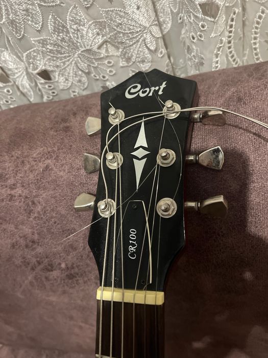 Продам электрогитара Cort CR100
