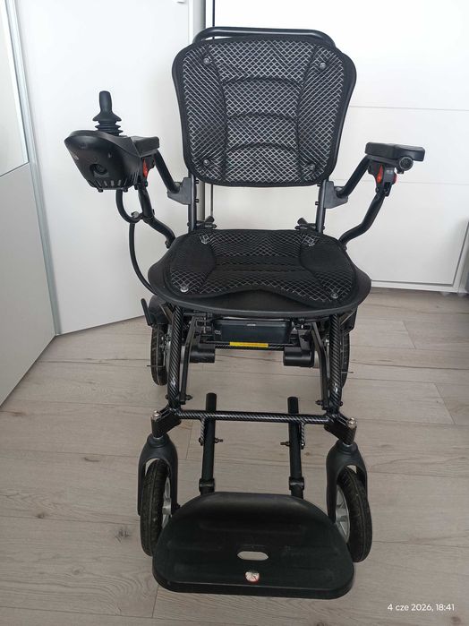 Lekki wózek inwalidzki elektryczny