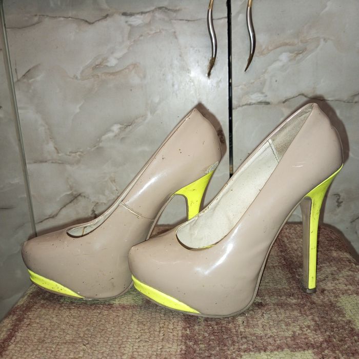 Продам жіночі взуття .