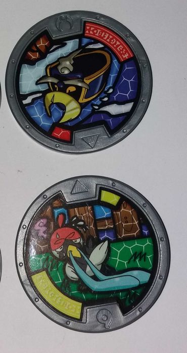 medalhas para relogio branco e colorido  YO-Kai Watch -1€ cada.