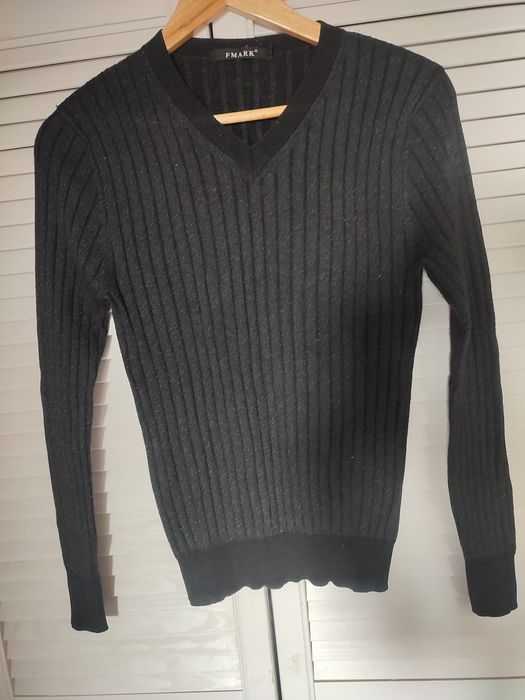 Czarny, prążkowany sweter, z błyszczącą nitką, XS