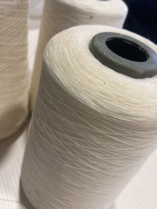 Нитки в бабіні для оверлоку