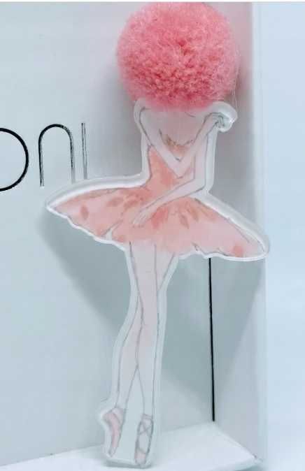 Oryginalna akrylowa broszka pompon kreskówka