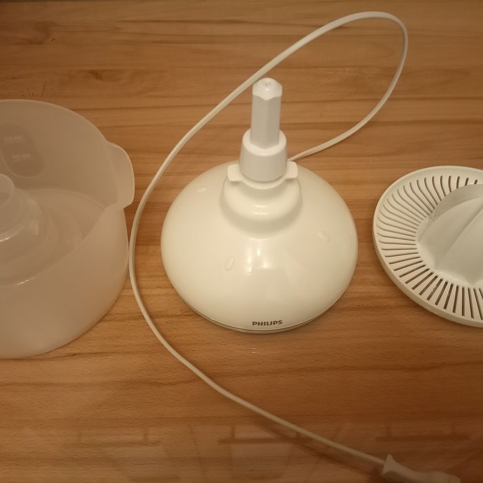 Продам соковитискач Philips HR2738/00