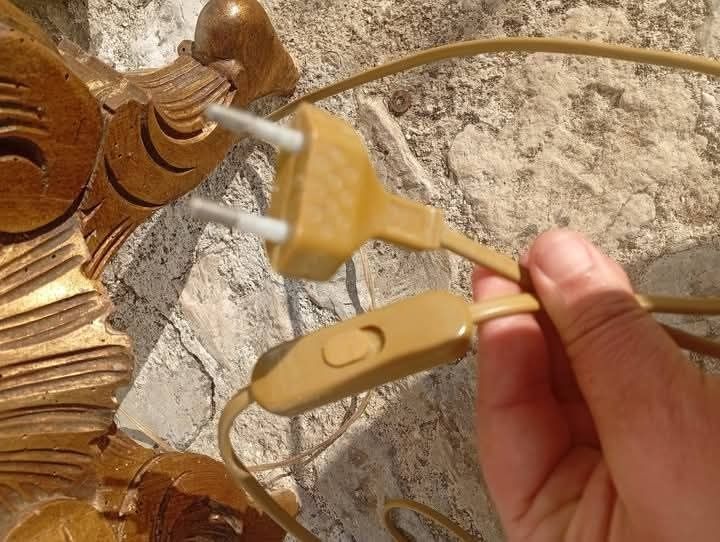 Candeeiro de pé/toucheiro
