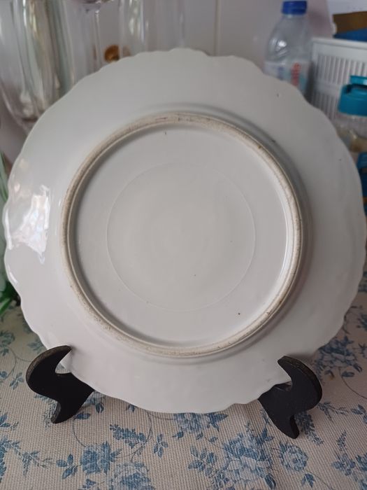 Vendo um lindo prato decorativo.