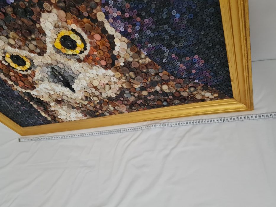 Quadro mocho de botões variados feito á mão moldura dourada 110x70cm