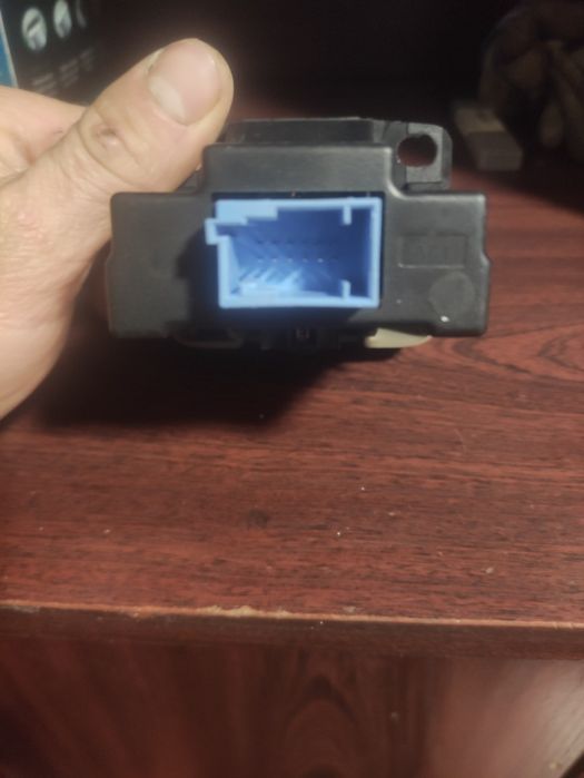 Продам кнопку ручняка Renault Grand Scenic 2