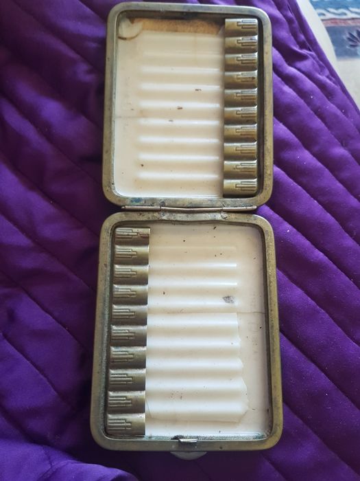 papierośnica metalowa PRL