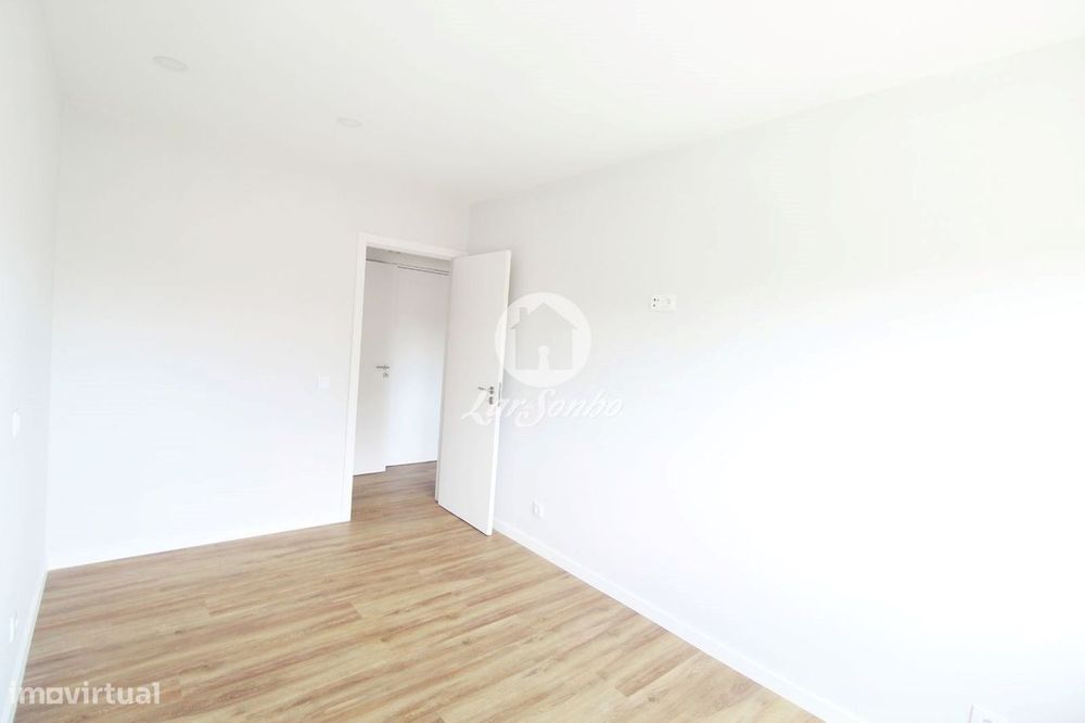 Apartamento T2, remodelado, localizado na prestigiada Urbanização N...