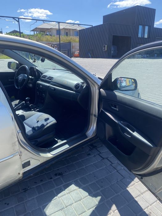 Mazda  3.   2004