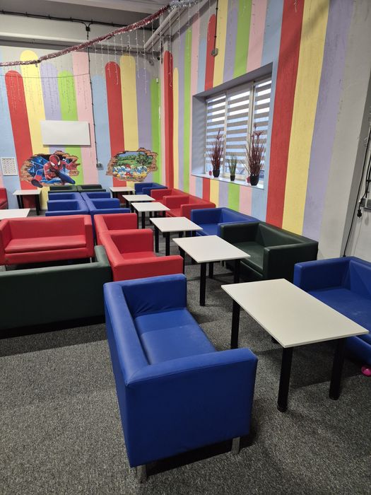 Kanapa,sofa,pufa,stolik,krzesło