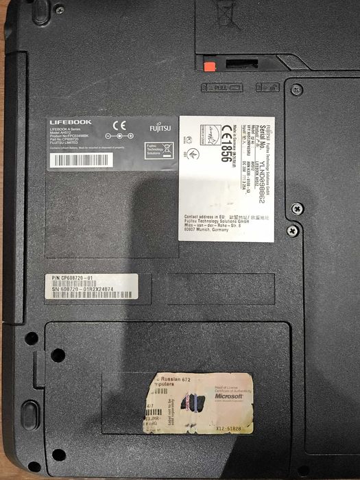 Ноутбук Fujitsu AH512  Intel Celeron B830 (1.8 ГГц) / RAM 4 ГБ