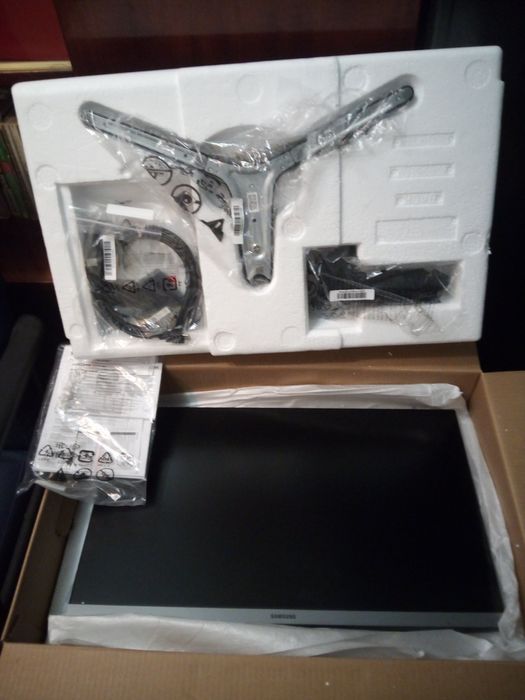 Новый монитор Samsung 24 дюймов