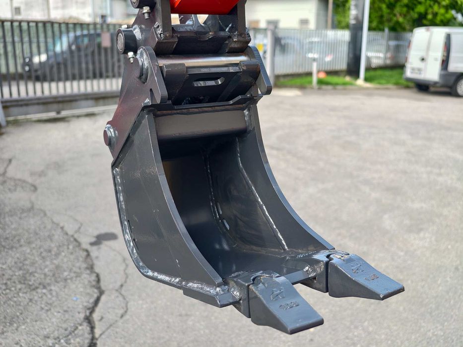 Miniescavadora / Minigiratoria de rastros 1Ton. Kubota + Engate Rápido S30 cauda zero