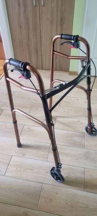 Balkonik, chodzik czterokołowy z hamulcami. TIMAGO JMC-C-3223