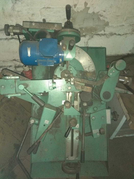 Ostrzenie narzędzi pił noży frezów