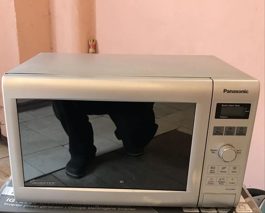 Инверторная микроволновая печь Panasonic NN -- SD366M. См. описание
