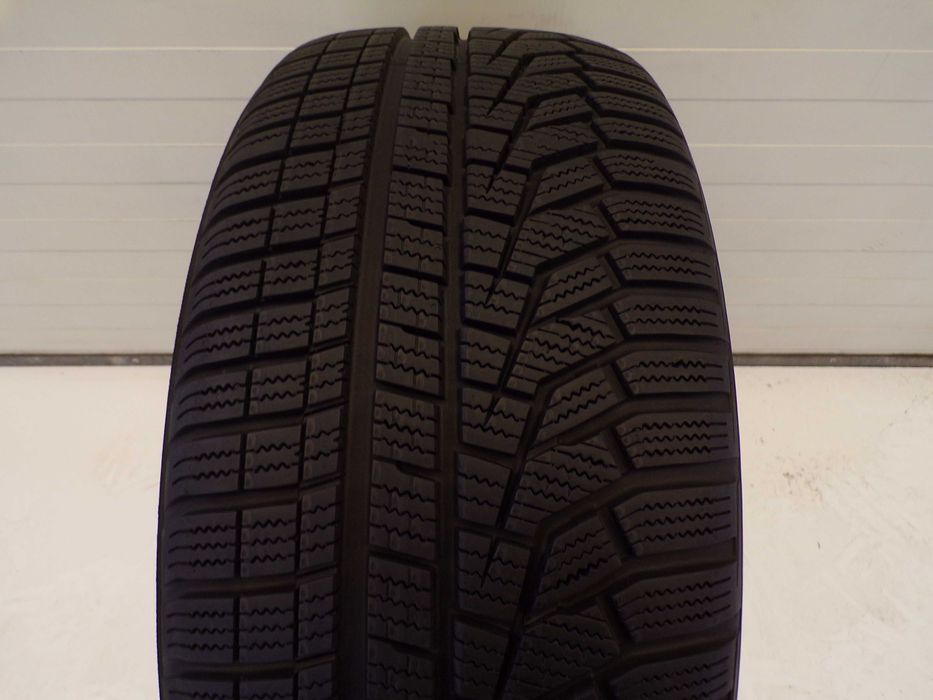 opona zimowa hankook winter i*cept evo 2  225 35 R18  91H  MO jak nowa