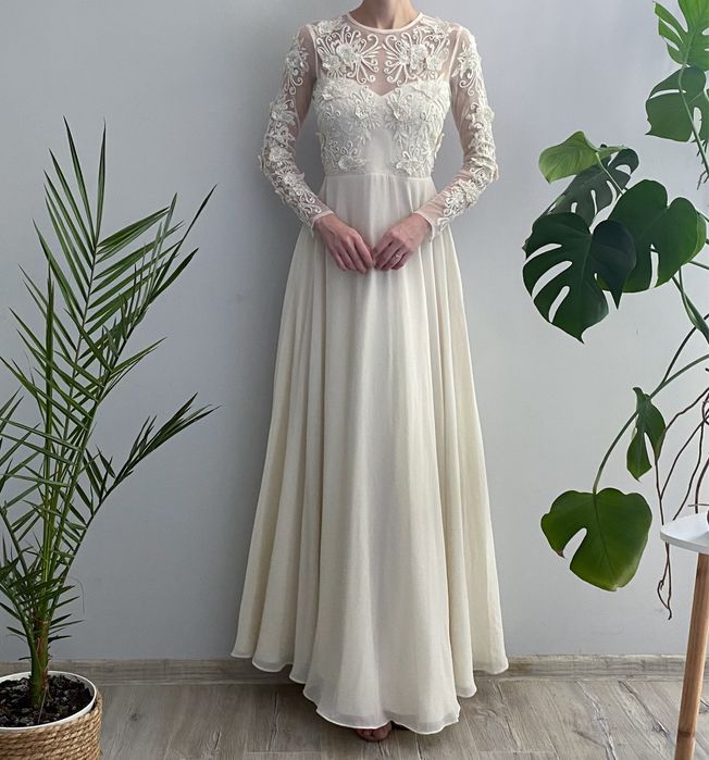 Bogato zdobiona suknia ślubna boho glamour