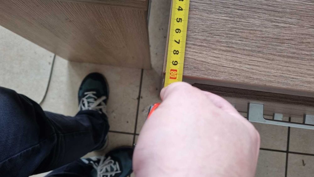 Zestaw 4 biurek i 4 szafki z szufladami