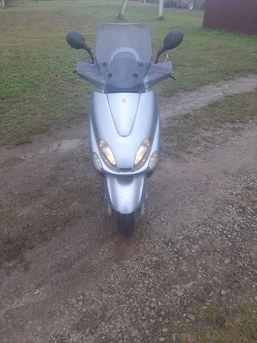 Ямаха маджестик 125.на хорошому ходу.