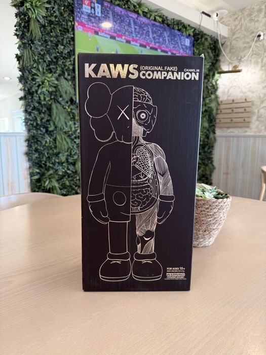 Boneco Kaws 37Cm