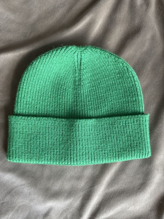 Продам зелену шапку Bershka