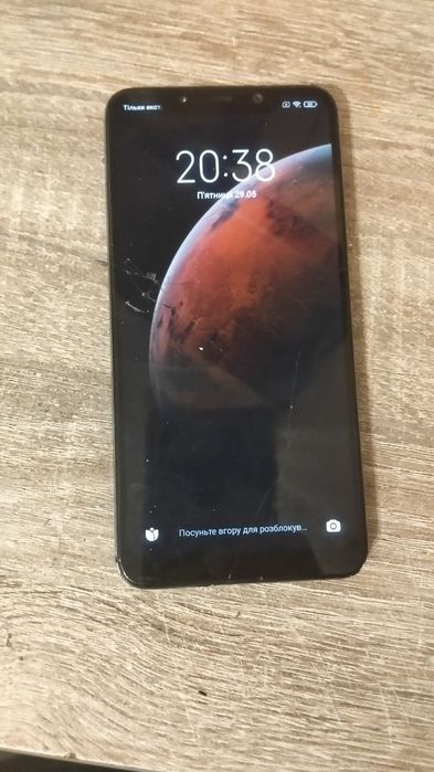 Смартфон pocophone f1 2018 року народження був і остається дуже класним телефоном для ігор або навчання