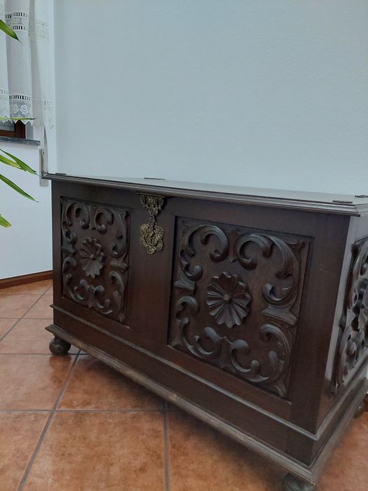 Móvel Arca antiga em carvalho em ótimo estado.