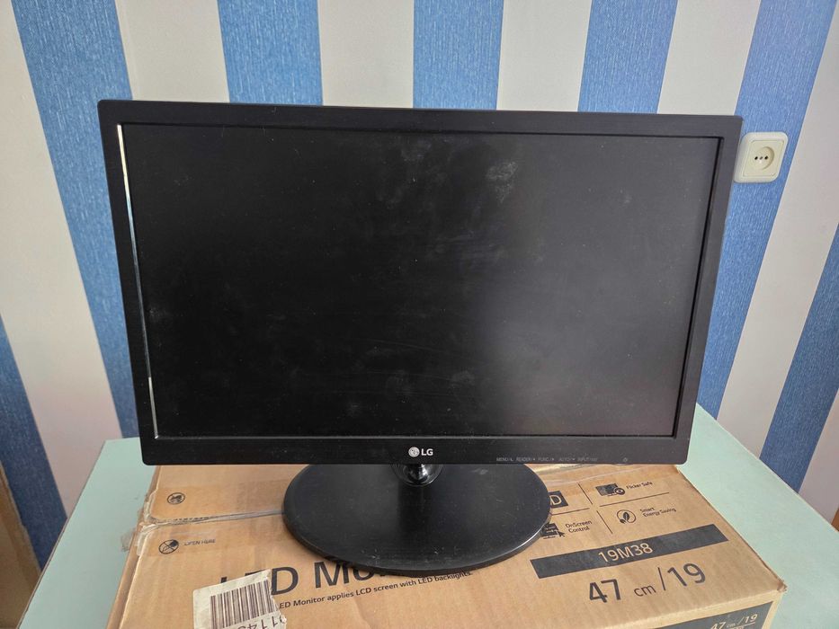 LED монітор LG 19″ стан як новий