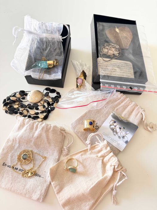 Zestaw biżuterii z kamieniami