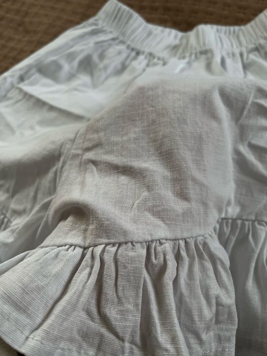 Білі шорти з рюшами