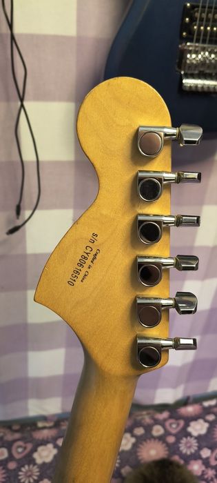 Продам электрогитару