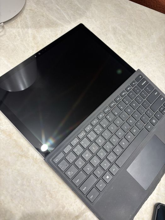 Tablet z klawiaturą Microsoft surface 4 pro