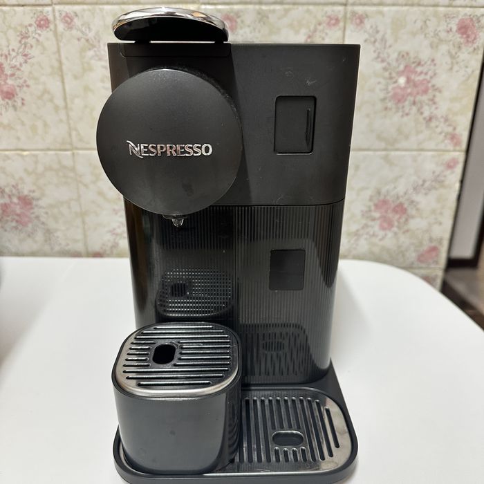 Lattissima One Shadow Black Nespresso