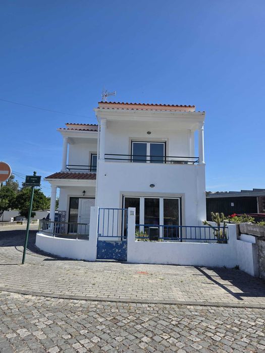 T3 Detached House – Prime Location